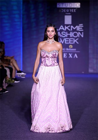 Shibani Dandekar at Lakme Fashion Week Winter Festive 2019