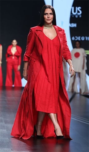 Neha Dhupia Lotus Makeup India Fashion Week Spring Summer 2020