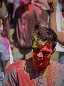 What to wear on Holi